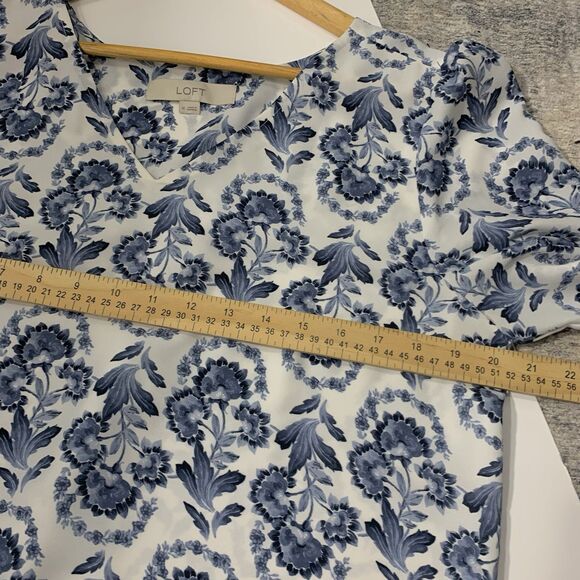 Loft Floral Blue And White B-neck Blouse Size Medium Womens - Picture 9 of 10